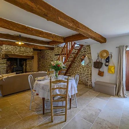 Ty Chaumiere - Charmante Petite Chaumiere En Pierre Avec Jardin * Theix